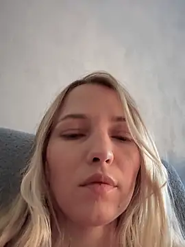 Adelina0001 live sex cam