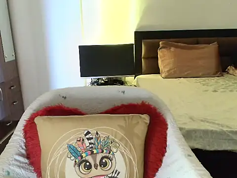 Yara-143's cam snapshot