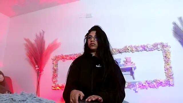 sharlotaustral18's cam snapshot