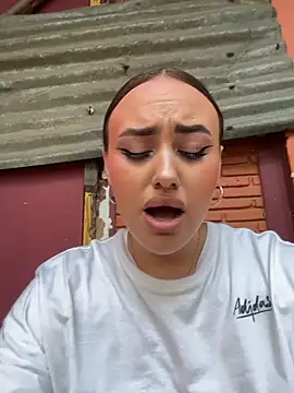 KiraSunshine's cam snapshot