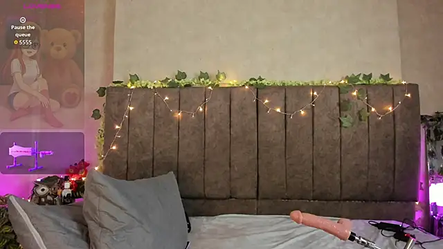 LanaMills_'s cam snapshot