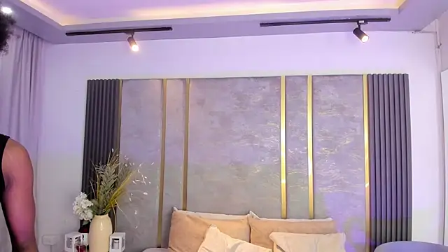 NalaRoux live sex cam