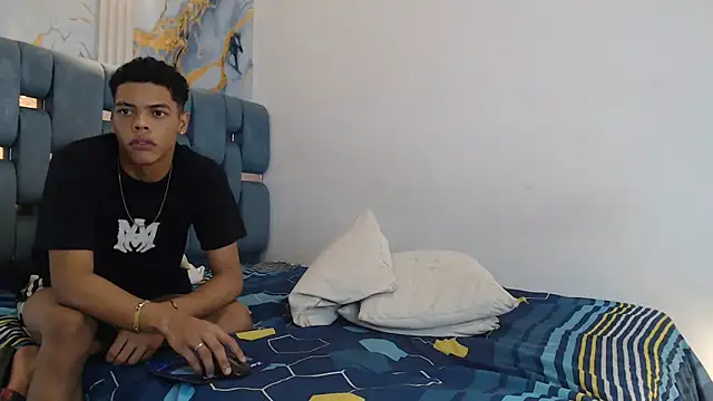 PRETTY_FEM live sex cam