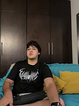 EmilyAndAndrew's cam snapshot