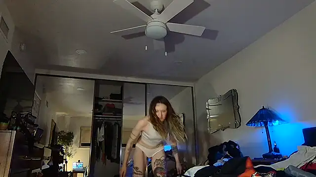 lavender_spits's cam snapshot