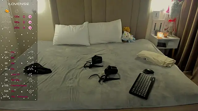 MikaBloom's cam snapshot