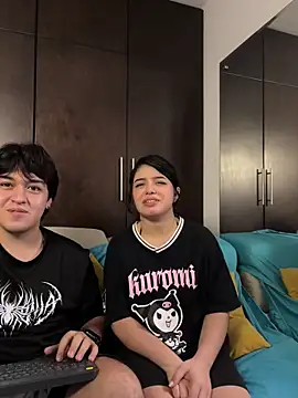 EmilyAndAndrew live sex cam