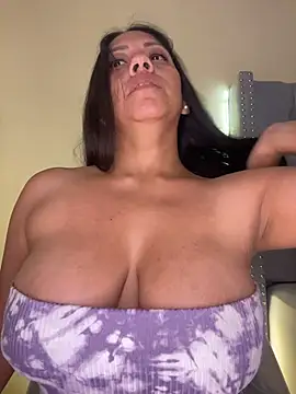 KIARAPRETTY live sex cam