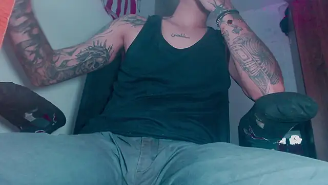 theskateboy's cam snapshot