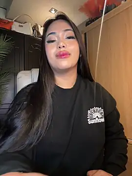 BigDominaMia live sex cam