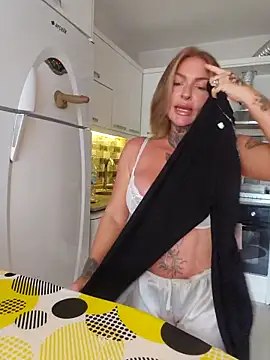 TravelMommyBlair live sex cam