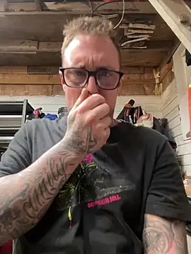 WIDBIGWHITECOCK live sex cam