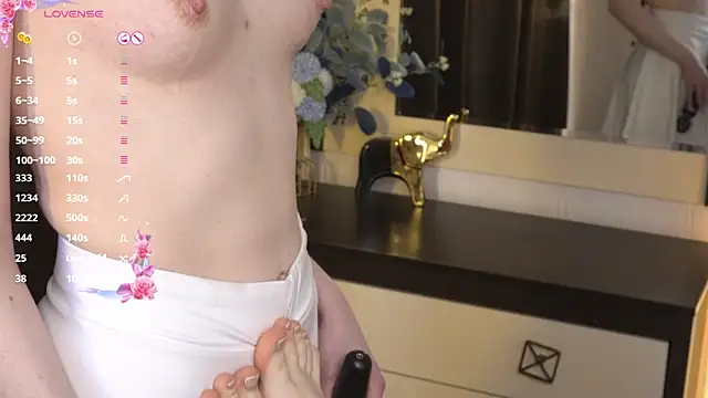 MaeEversley live sex cam