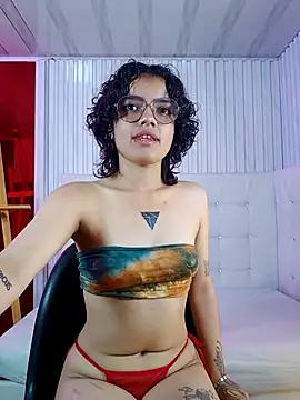 KittyLatina_02's cam snapshot