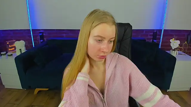 Alina_Blonde's cam snapshot