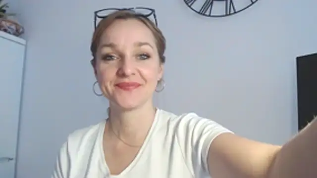 AliciaDesire's cam snapshot