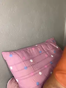 Bellabootie's cam snapshot