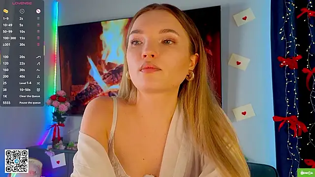 JulieLupo's cam snapshot