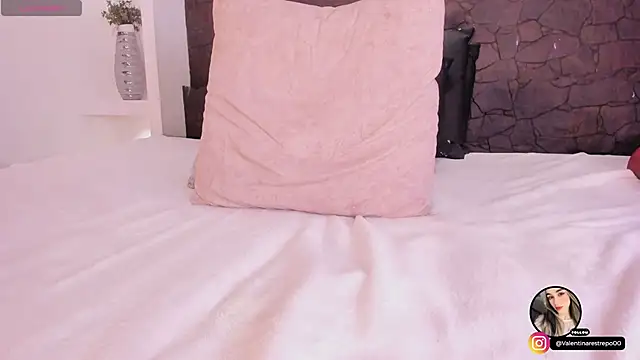 EmilyAllen_1's cam snapshot