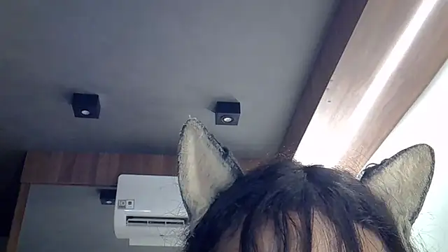 SkinnyKitten live sex cam