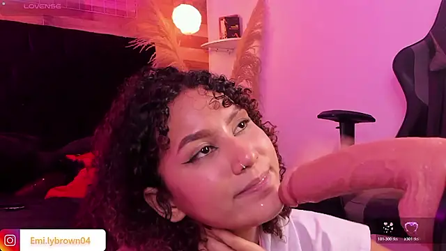 Emily_brown04 live sex cam