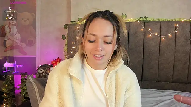 LanaMills_'s cam snapshot