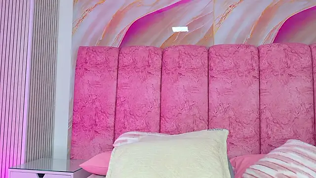 emmacurvy's cam snapshot