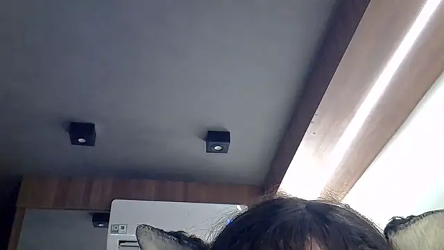 SkinnyKitten live sex cam