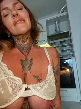 TravelMommyBlair live sex cam