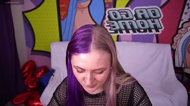 DramaQuenns's cam snapshot