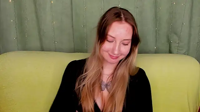 JollyBlondy's cam snapshot