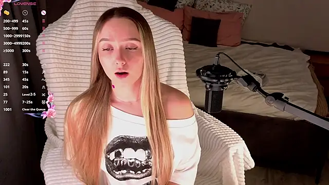 HollisBeckett live sex cam