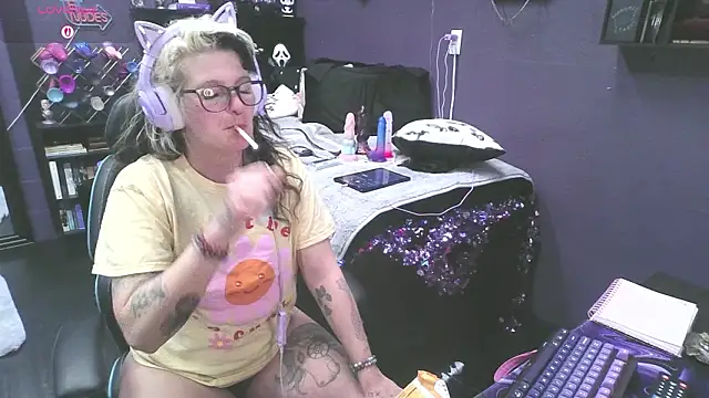 oddywithabody's cam snapshot