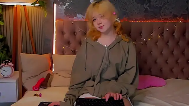 EmilyAngells's cam snapshot