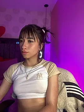 alahia_pink's cam snapshot