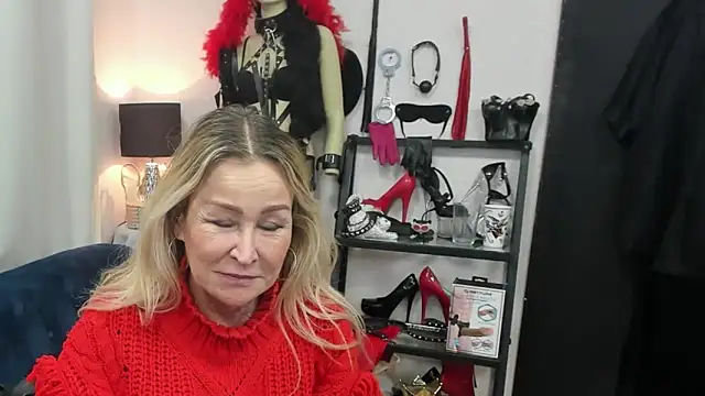 crystaLUX live sex cam