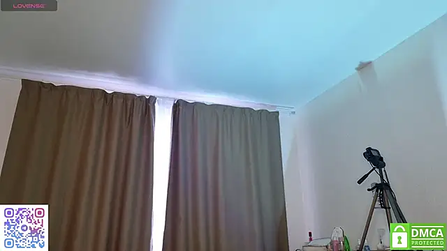 LynetHakes live sex cam