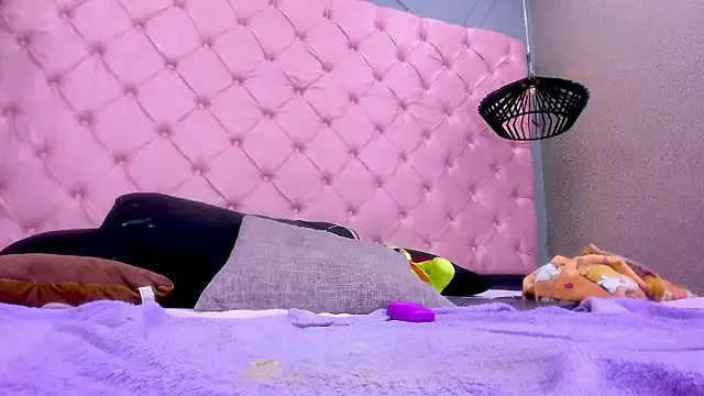 Sara-Burning-'s cam snapshot