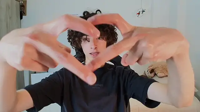 Nude_Boy18's cam snapshot