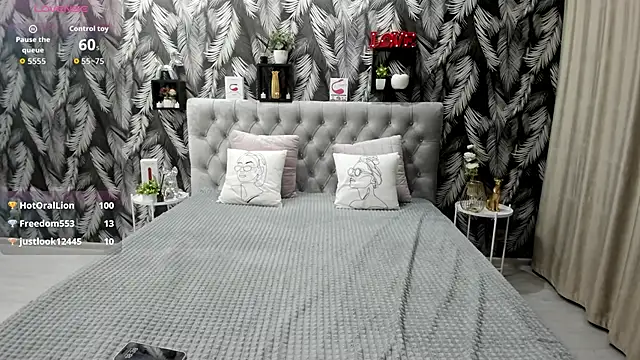 NicolleXPeach's cam snapshot