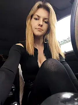 YOOUR_EVAA live sex cam