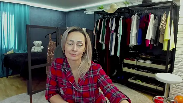 Julia_Cherry_ live sex cam