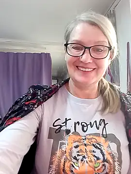 irinamaux live sex cam