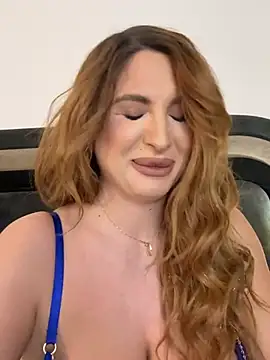 LucyBridgette live sex cam