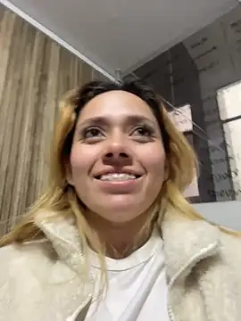 LanaMills_'s cam snapshot