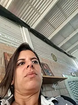 Alexis21821 live sex cam