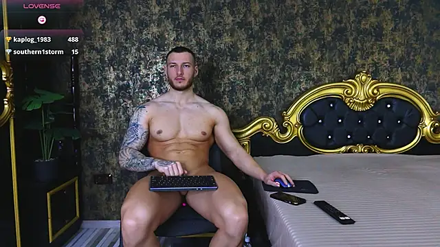 AaronMuscle live sex cam