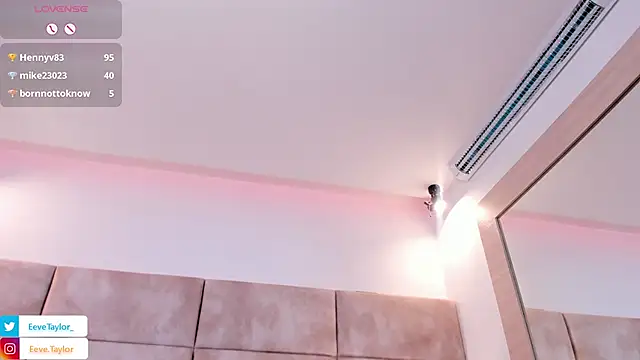 Eevee_Taylor live sex cam