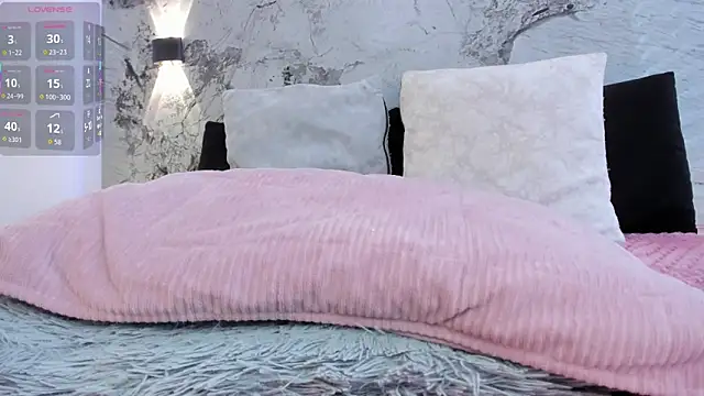 LIZ_HOLMES live sex cam