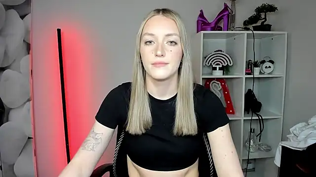 EvelynBlond's cam snapshot